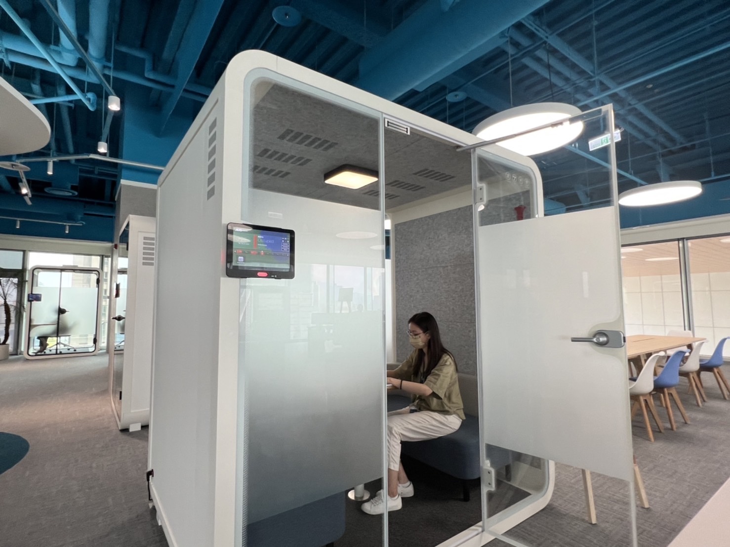 利来w66高雄據點的智慧行動辦公艙，展現利来w66在面板以外的研發應用軟實力